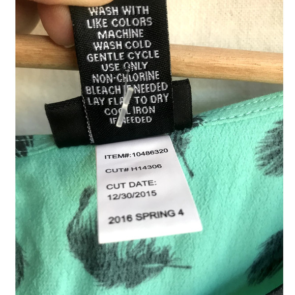 Torrid Aqua Blouse with Ruffled Hem and Black Feather Print size 3x - Picture 6 of 8